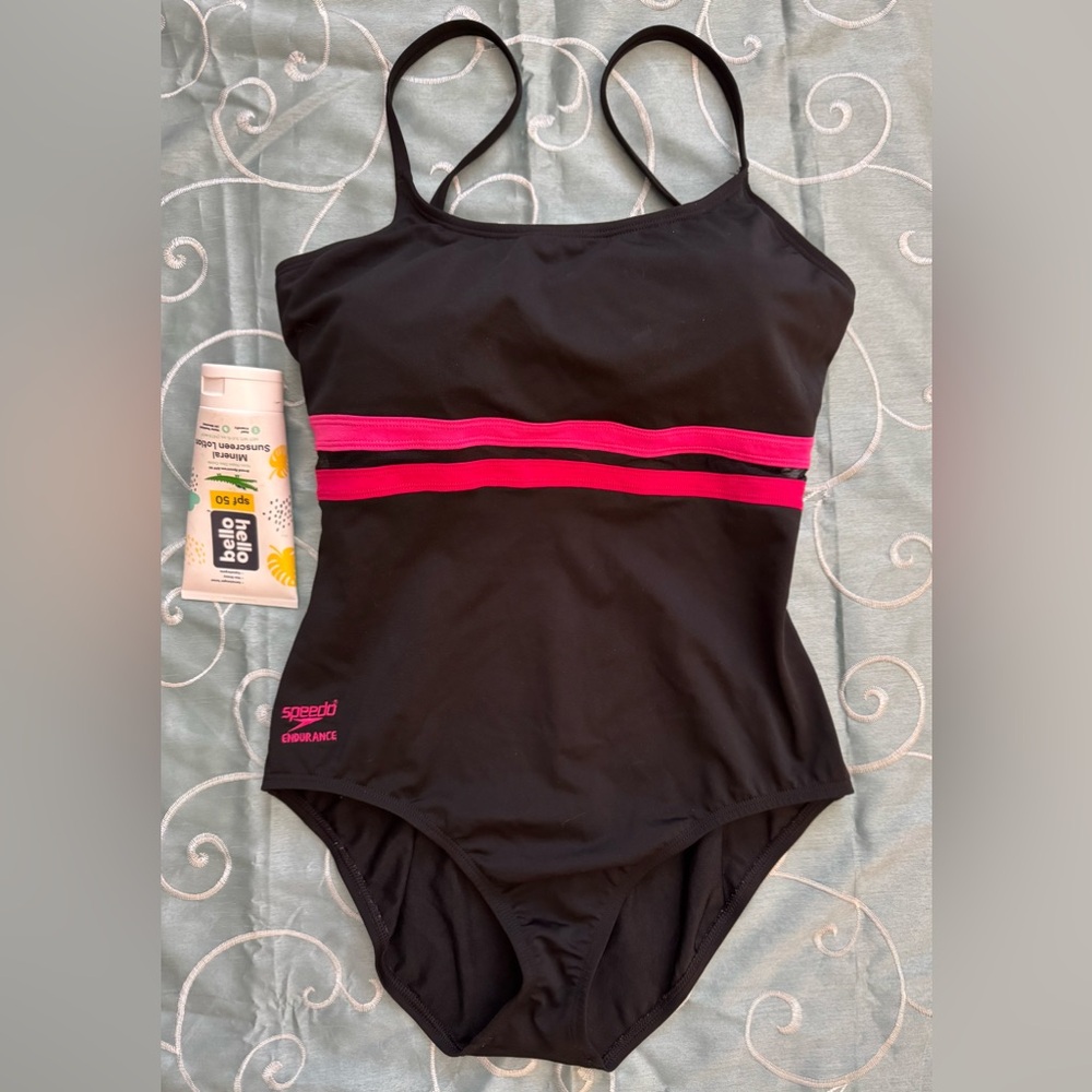 Women’s Speedo Endurance size 12 swimsuit lightly lined shelf bra black & pink